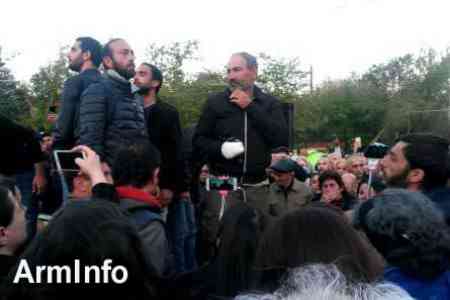 Protestors intend to close all approaches to the Armenian parliament 